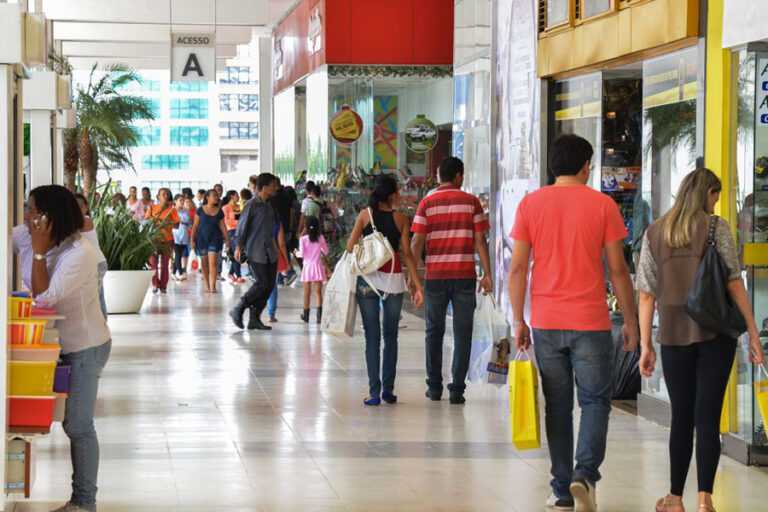 maio-registra-saldo-positivo-em-contratacoes-do-comercio-regional