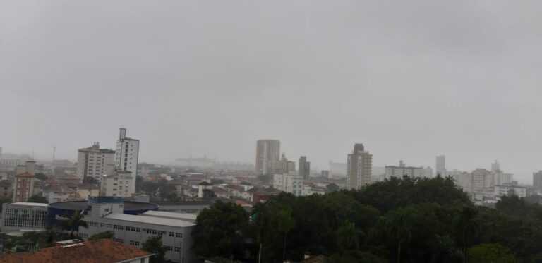 frente-fria-e-ciclone-extratropical-provocam-vento-e-chuva-na-baixada-santista