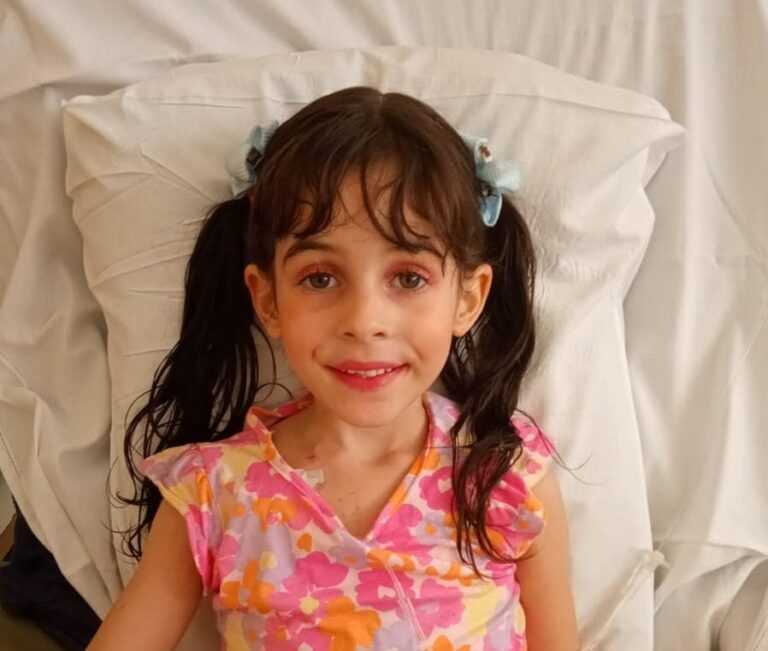 menina-de-5-anos-descobre-cancer-na-bexiga-e-familia-pede-ajuda-nas-redes-sociais