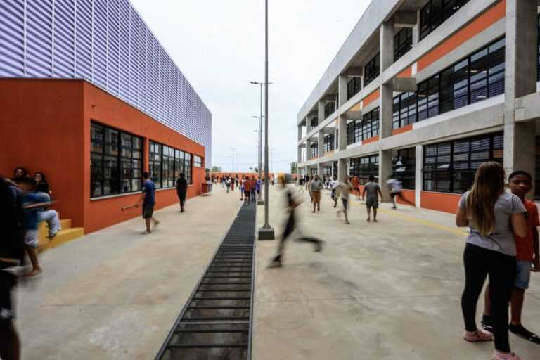 Governo de SP vai pagar R$ 23,4 milhões em bônus da educação na Baixada Santista governo-de-sp-vai-pagar-r$-23,4-milhoes-em-bonus-da-educacao-na-baixada-santista