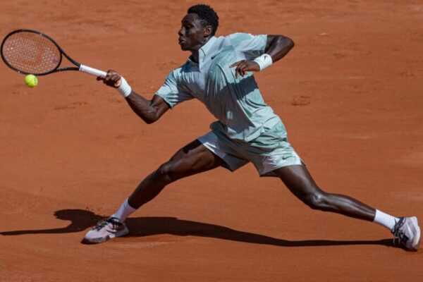Tênis: francês de 17 anos alcança feito histórico em Roland Garros tenis:-frances-de-17-anos-alcanca-feito-historico-em-roland-garros