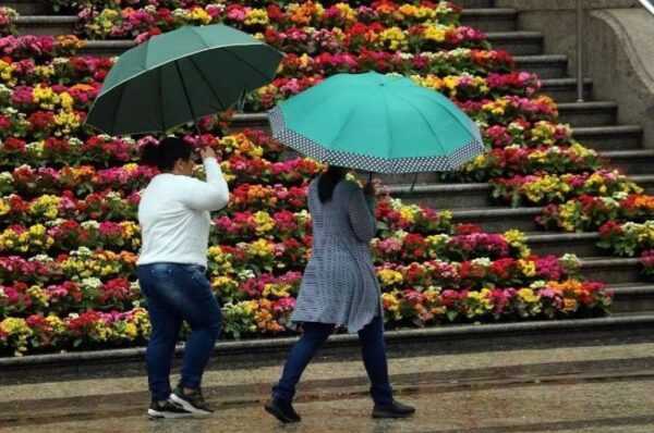 fim-de-semana-deve-ter-frio-e-chuva-na-baixada-santista,-diz-climatempo