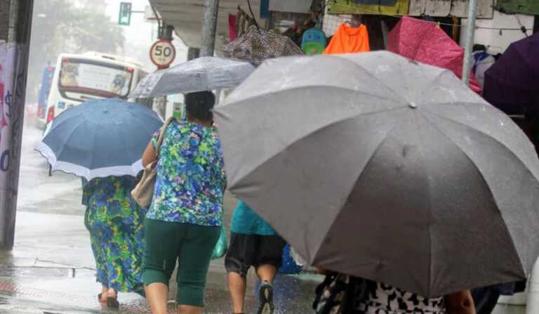 apos-dias-de-calor,-frente-fria-chega-a-baixada-santista-nesta-quinta-feira