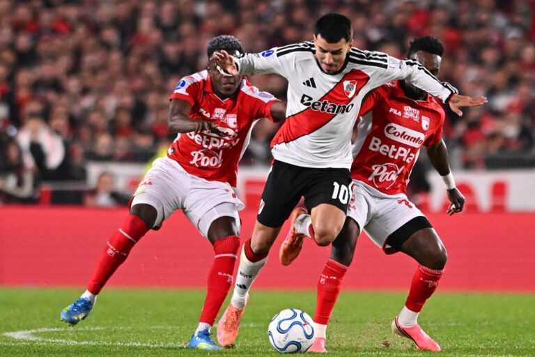 apos-22-cobrancas,-santa-fe-elimina-river-plate-nos-penaltis-e-pega-o-vasco
