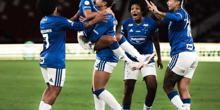 libertadores-feminina:-cruzeiro-resiste-a-altitude-e-vence-na-estreia
