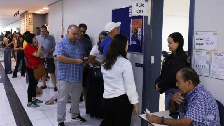 mais-de-1,4-milhao-de-eleitores-votam-na-baixada-santista-neste-domingo